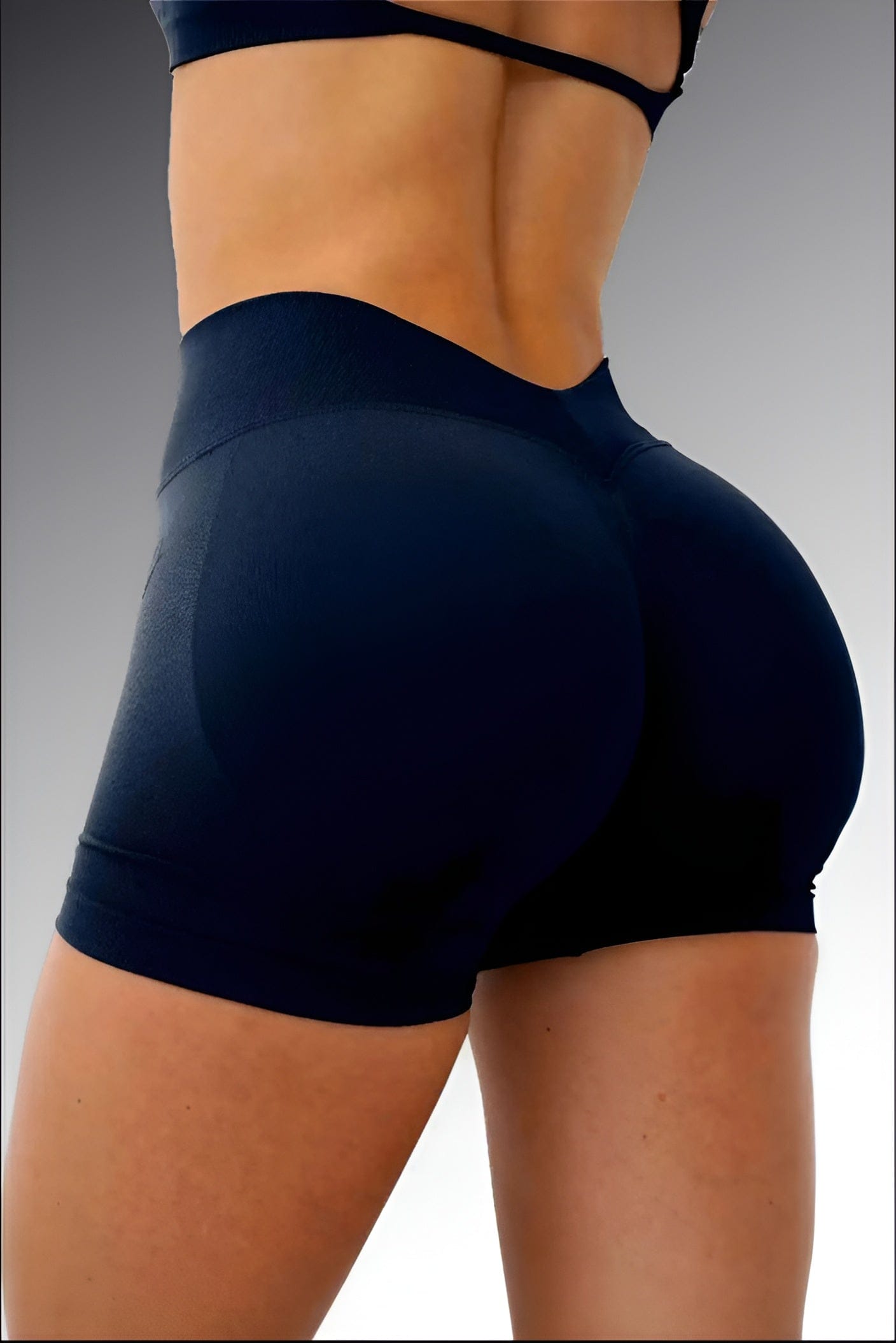 V-shaped scrunch shorts