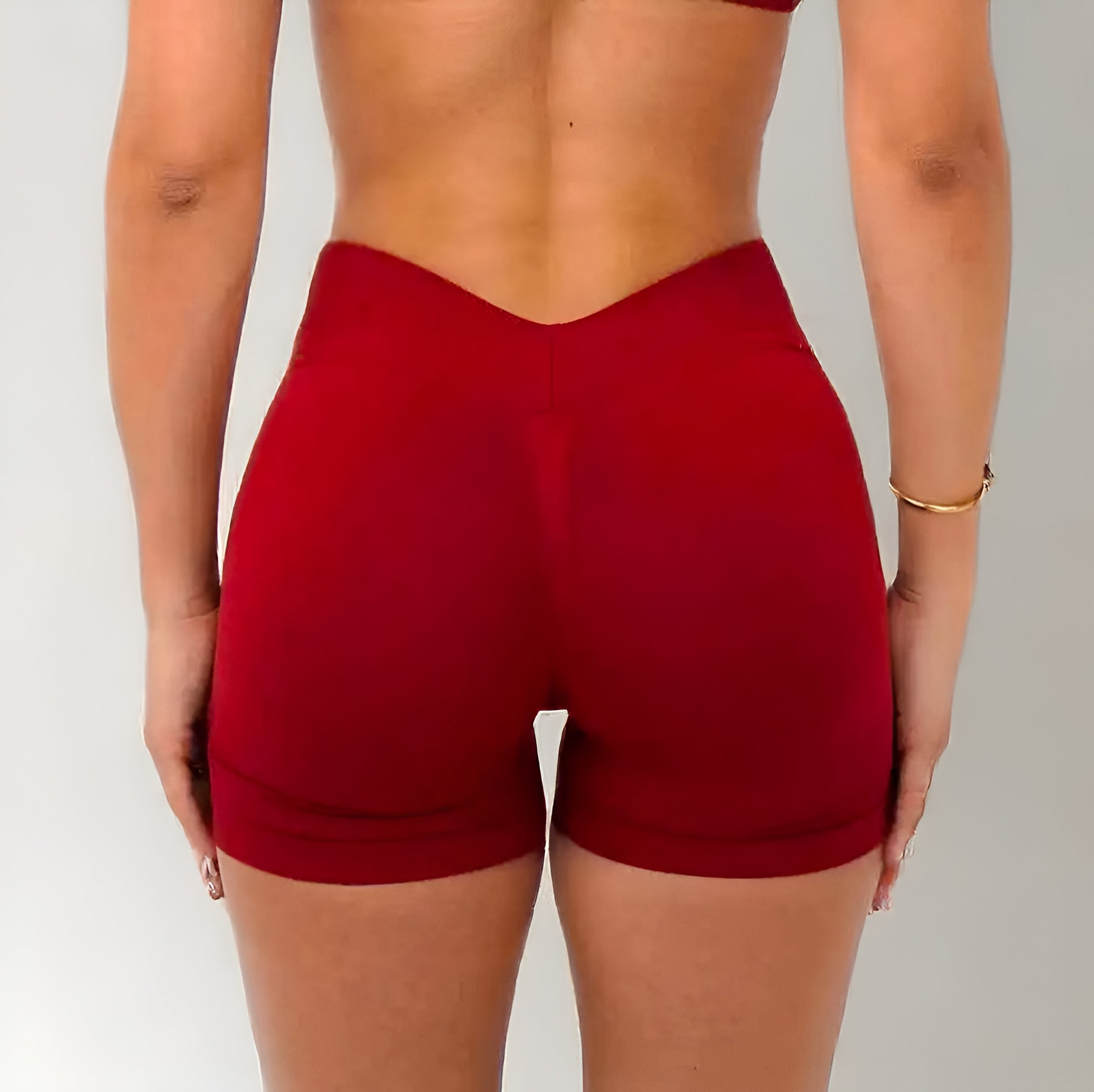 V-shaped scrunch shorts